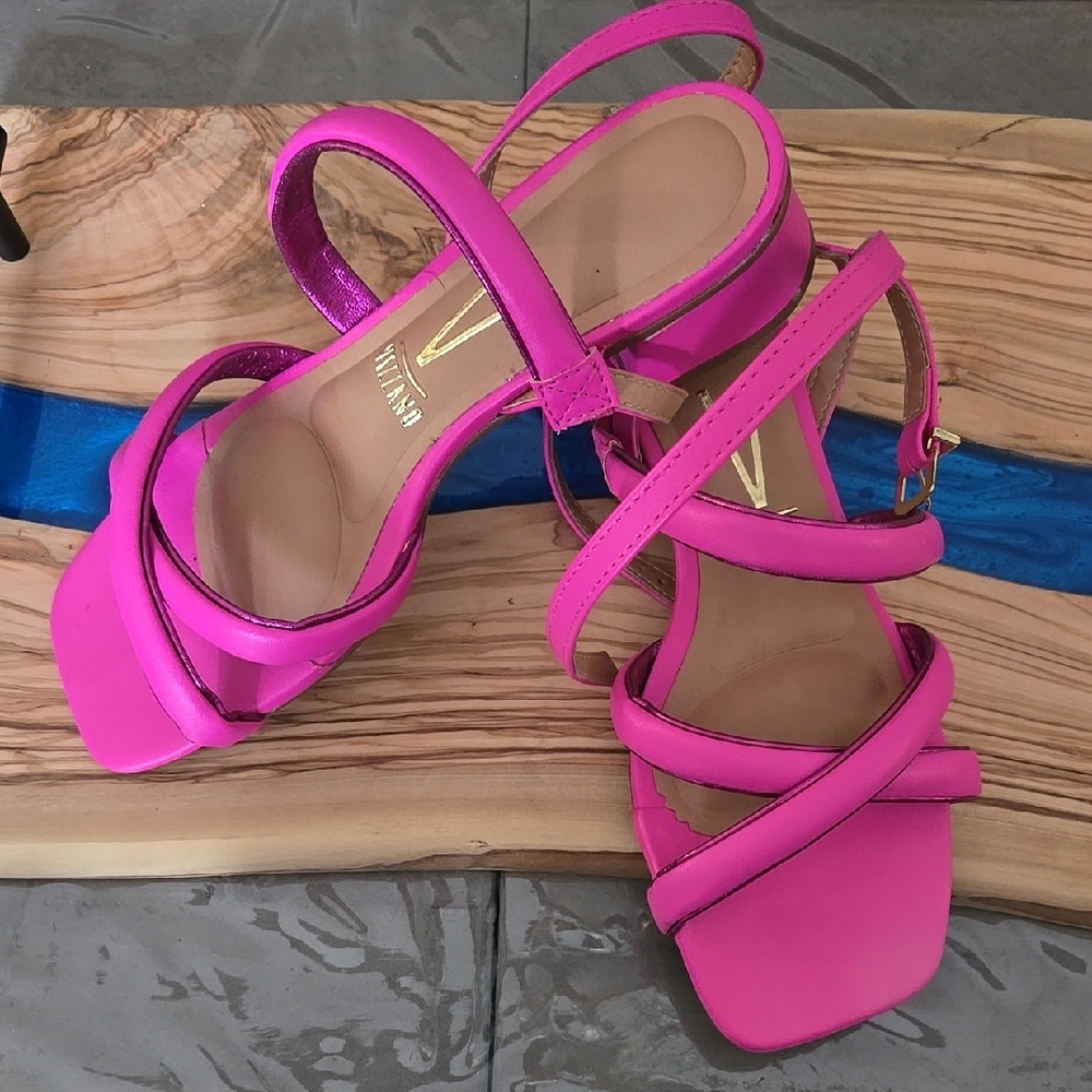 🔥Vibrant Pink Strappy Sandals